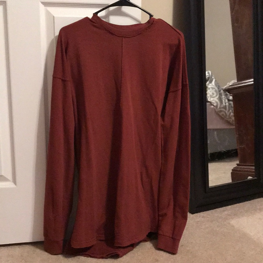 Brownish red crew neck